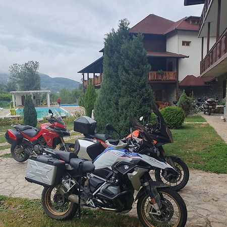 Гостьовий будинок Etno Selo Vrelo & Camping Беране Екстер'єр фото