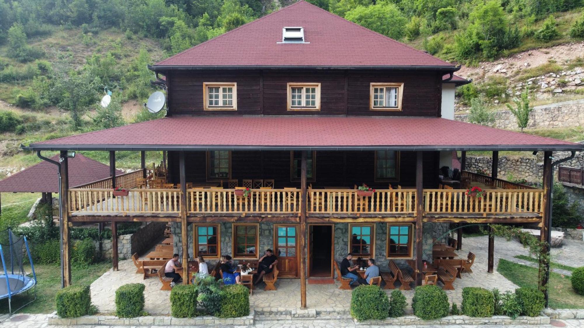 Гостьовий будинок Etno Selo Vrelo & Camping Беране Екстер'єр фото