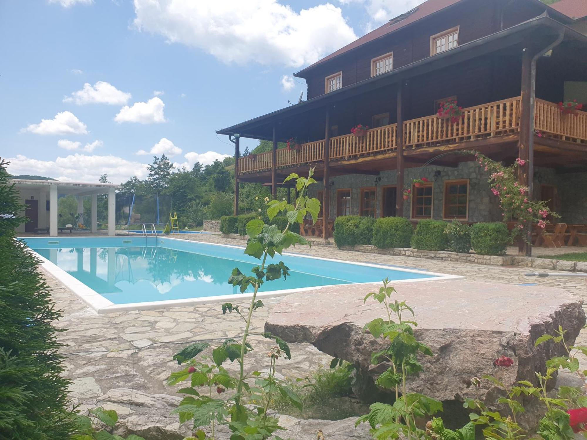Гостьовий будинок Etno Selo Vrelo & Camping Беране Екстер'єр фото
