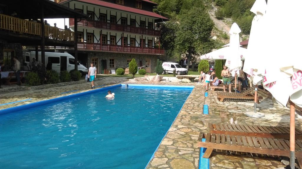 Гостьовий будинок Etno Selo Vrelo & Camping Беране Екстер'єр фото