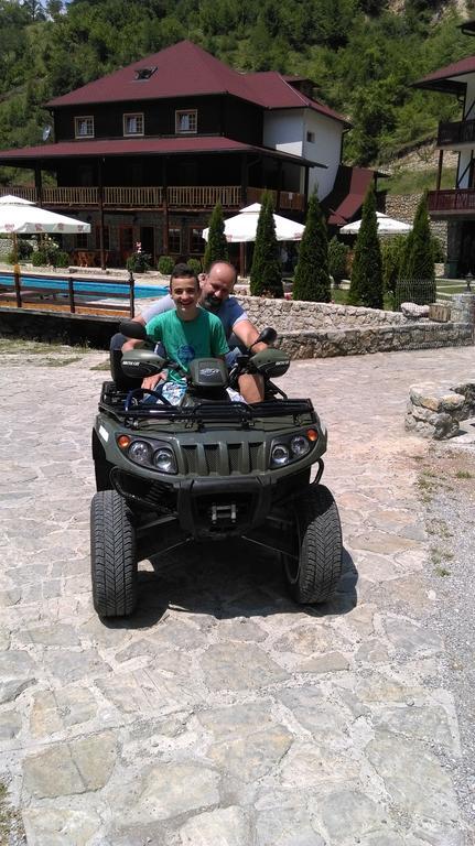 Гостьовий будинок Etno Selo Vrelo & Camping Беране Екстер'єр фото