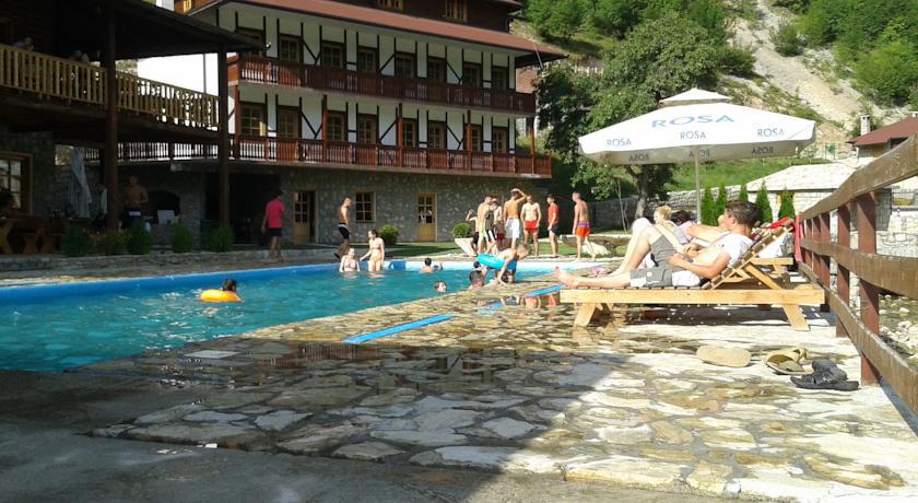 Гостьовий будинок Etno Selo Vrelo & Camping Беране Екстер'єр фото